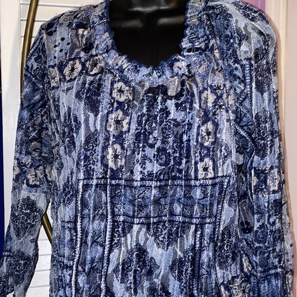 Blue/Gray Lace Blouse w/Built in Cami- Size 1X - Picture 2 of 12